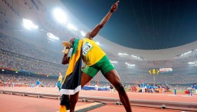 亚博-字母哥十场高光创纪录，曼联极限挑战再出发——体坛双雄齐奏凯歌